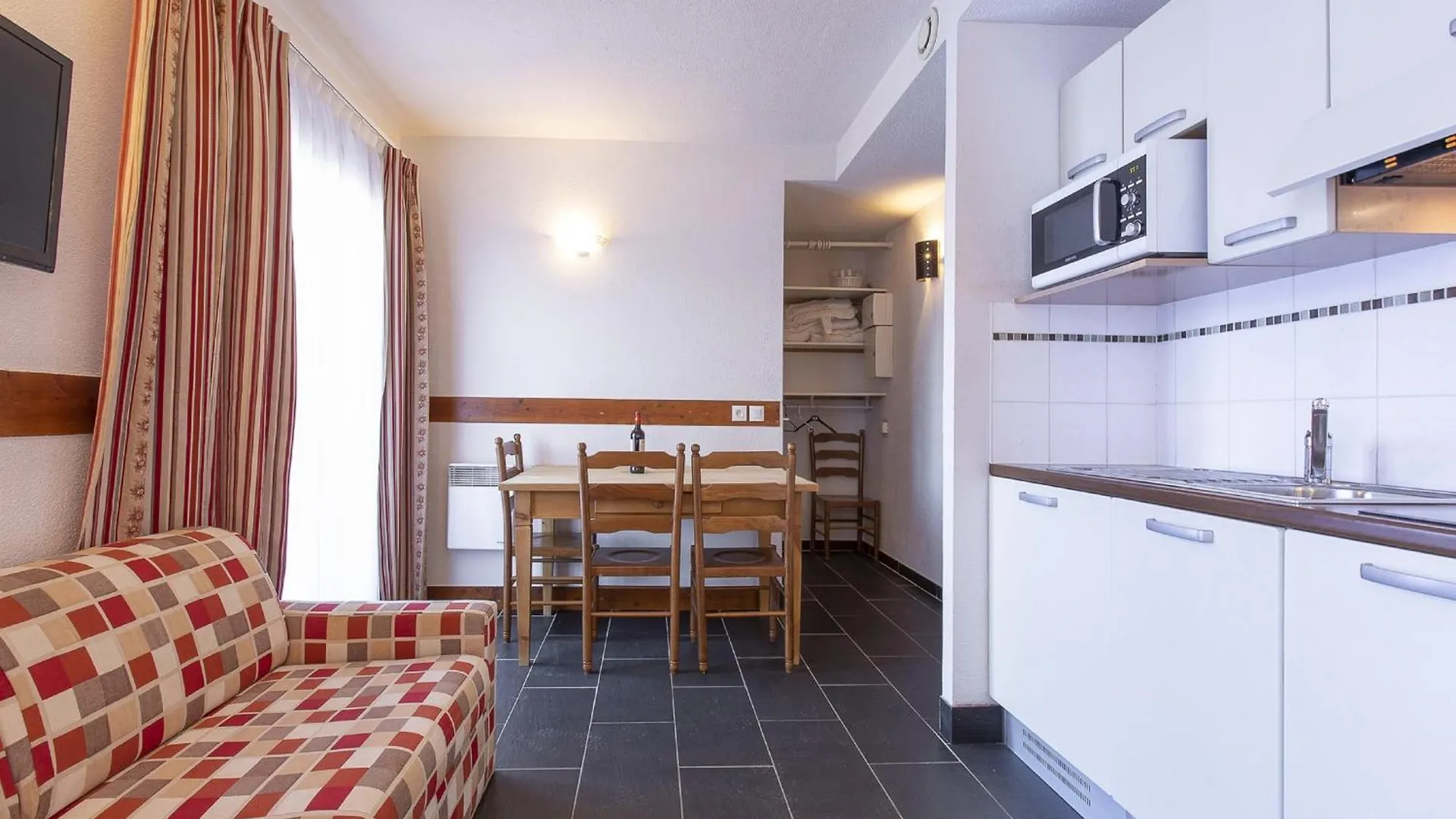 Aparthotel Les Aiguilles De Warens Combloux 3*,